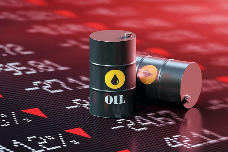 النفط يتجه لتسجيل مكاسب أسبوعية بأكثر من 5 بالمئة