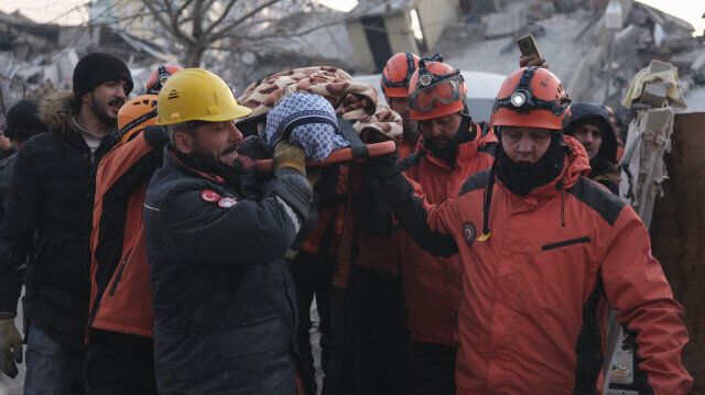 Young Syrian woman found alive 96 hours after earthquakes in southern Türkiye