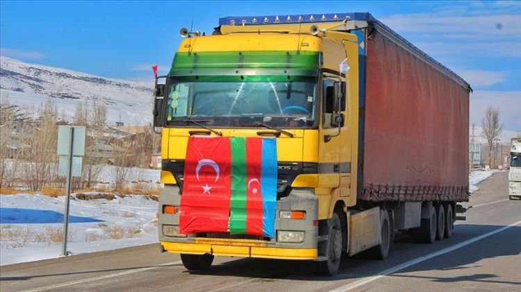 أذربيجان ترسل ألف خيمة إلى متضرري زلزال تركيا