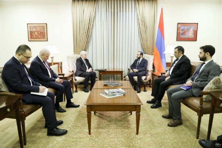 Ховаев и Мирзоян обсудили шаги по нормализации отношений Армении и Азербайджана