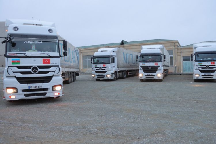 Gəncədən Türkiyəyə 150 ton humanitar yardım göndərilib