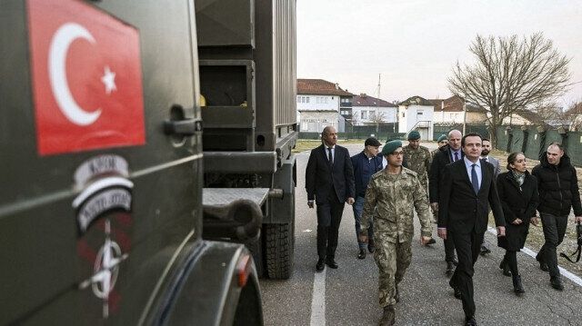 Kosovo PM pays condolence visit to Turkish soldiers for earthquake victims