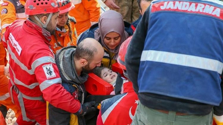 إنقاذ طفلة تركية بعد مرور 132 ساعة على الزلزال