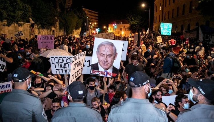 آلاف الإسرائيليين يطالبون باستقالة نتانياهو في مظاهرات حاشدة