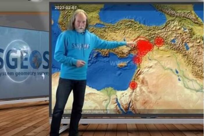 مصر.. أستاذ جيولوجيا يفجر مفاجأة بشأن العالم الهولندي الذي تنبأ بزلزال سوريا وتركيا المدمر