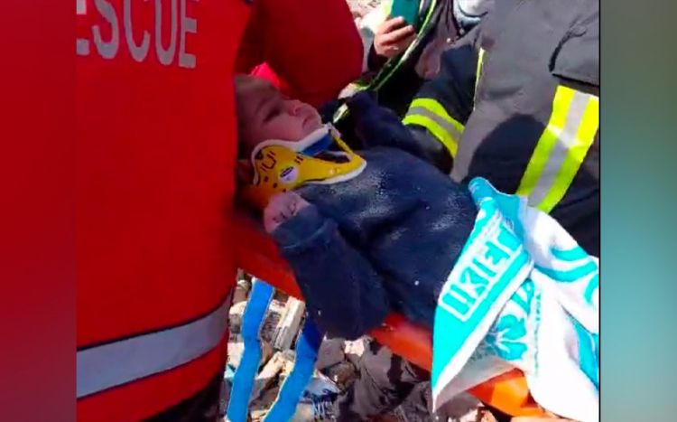 В турецком Хатае спустя 150 часов после землетрясения спасли 3-летнего ребенка