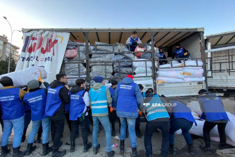 Более 100 молодых волонтеров из Азербайджана прибыли в Кахраманмараш для оказания помощи Турции