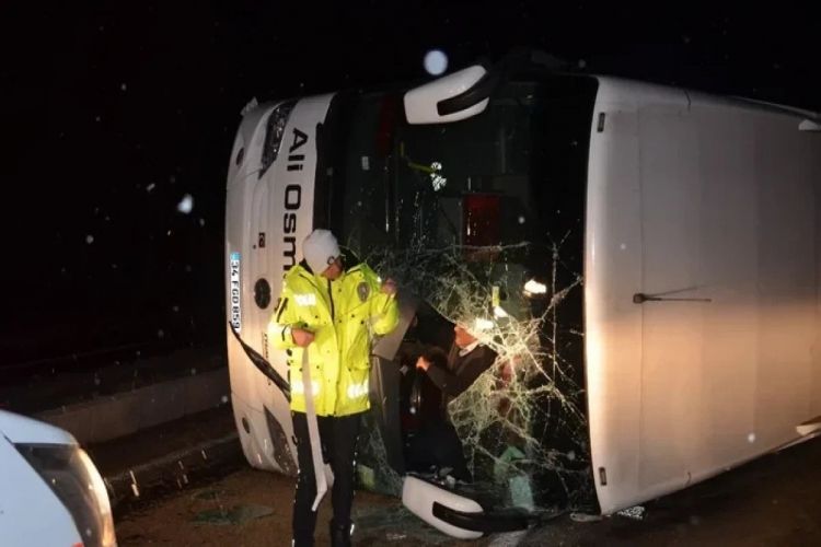 В Турции опрокинулся автобус, пострадали 30 человек