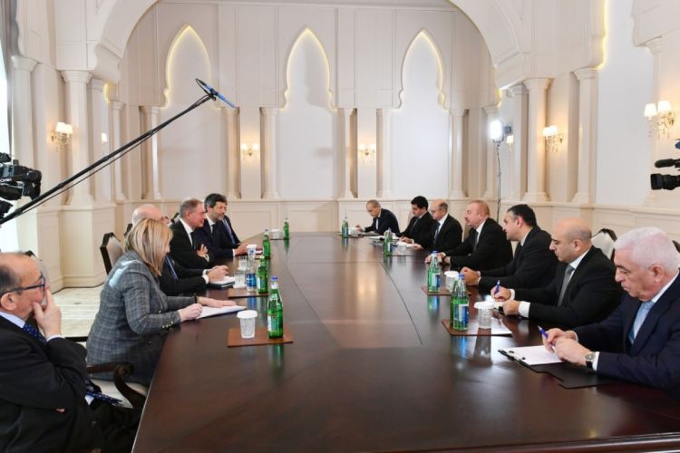 Президент Ильхам Алиев принял министра по делам предприятий и продукции «Сделано в Италии» Италии ОБНОВЛЕНО
