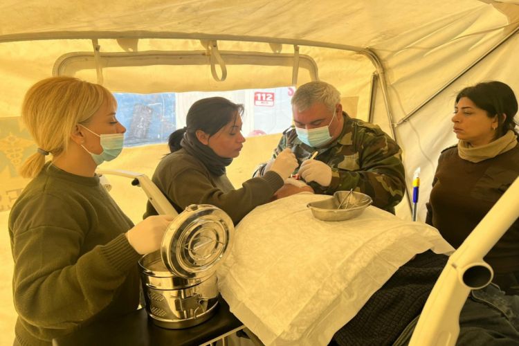 В мобильном полевом госпитале МЧС Азербайджана в Турции оказаны медуслуги 215 лицам
