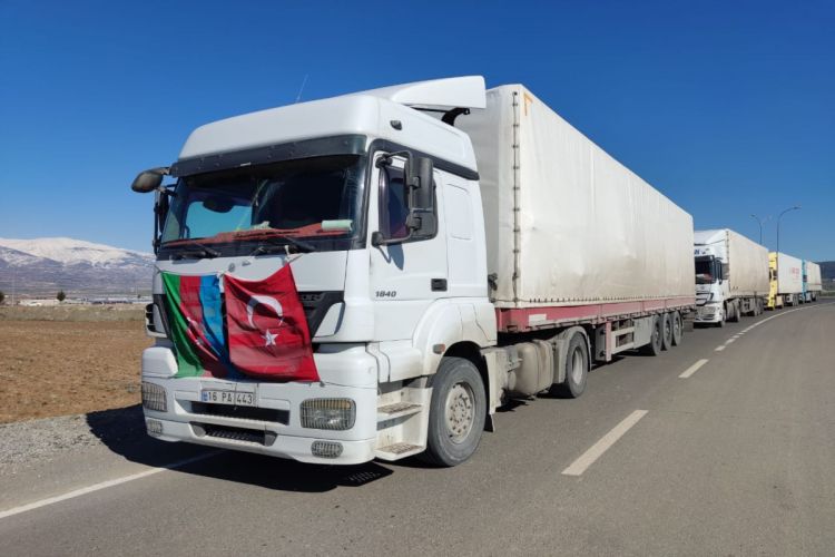 Третья автоколонна МЧС Азербайджана с гумпомощью прибыла в Турцию