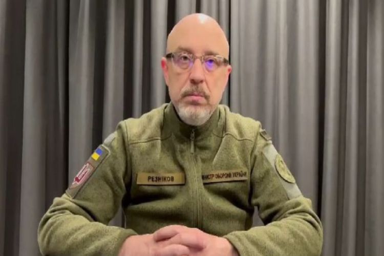 Зеленский попросил министра обороны остаться на своем посту