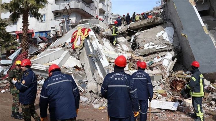 Сотрудники МЧС Азербайджана извлекли из-под завалов в Кахраманмараше тела ребенка и мужчины