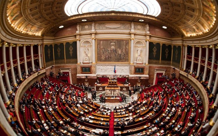 Во Франции вынесен на голосование вопрос о доверии правительству