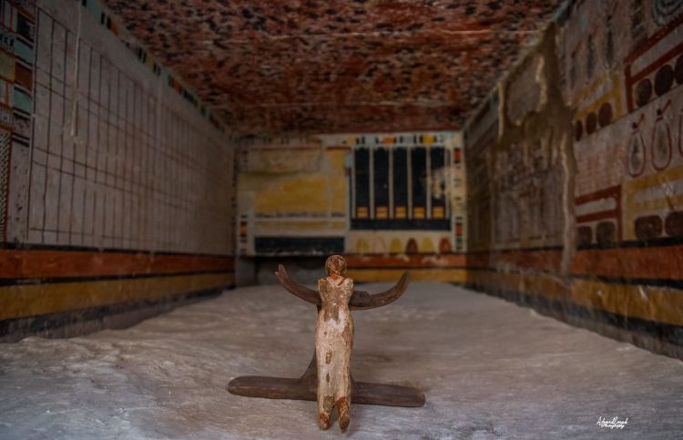 قصة مقبرة "فرعونية مزيفة" في مصر.. خدعوا تجار الآثار