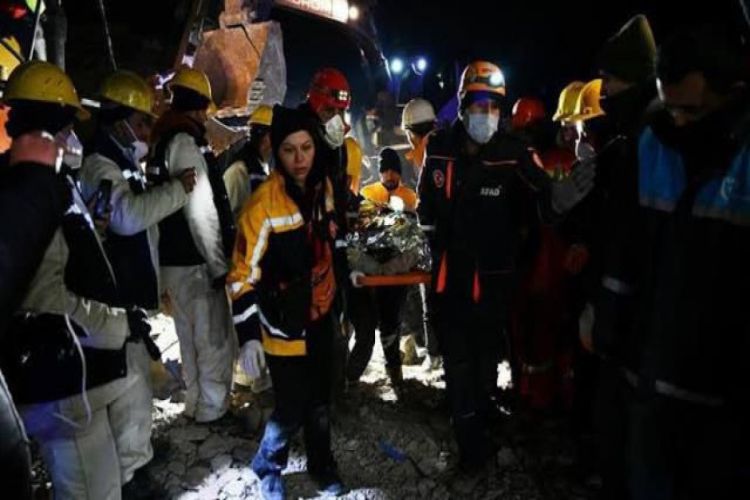 Жительницу Кахраманмараша спасли на 258-й час после землетрясения
