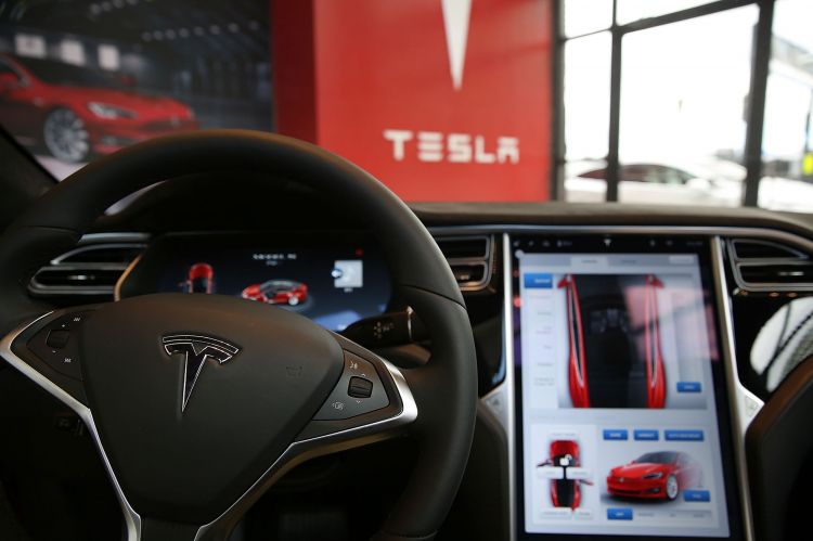 Tesla recalling 363K ‘Full Self Driving’ vehicles in the U.S. due collision risks