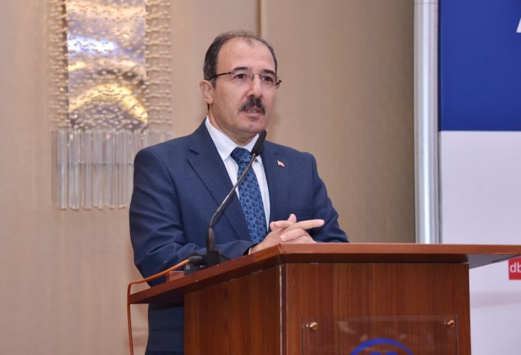 Посол Турции: гумпомощь Баку сегодня прибудет в Карс