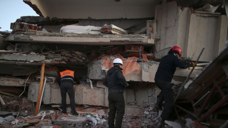 إدارة الكوارث والطوارئ التركية: ارتفاع حصيلة ضحايا الزلزال في تركيا إلى 40642 قتيلا