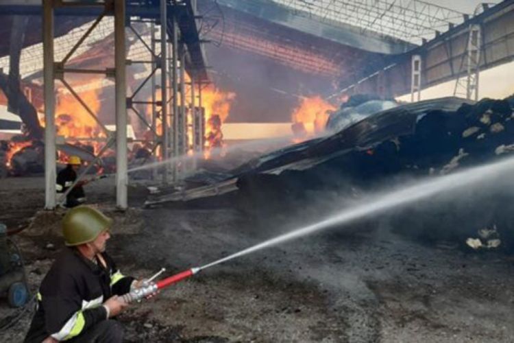 В Азербайджане вспыхнул пожар на хлопкоперерабатывающем заводе