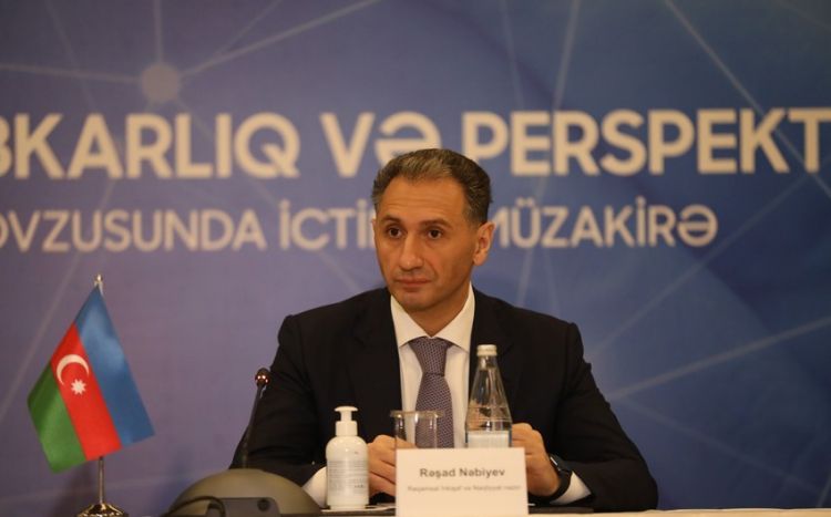 Министр разъяснил пути решения проблемы такси в Азербайджане