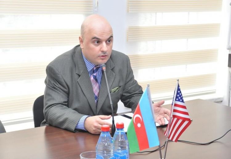 Вашингтон может принудить Ереван подписать мирный договор на условиях Азербайджана Питер Тейс