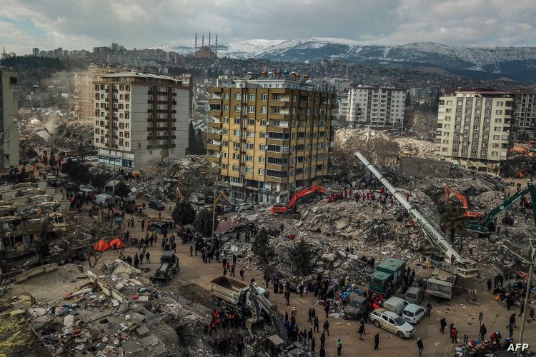 زلزال تركيا يقسّم قرية لنصفين ويحركها عشرات الأمتار