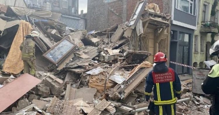 SON DƏQİQƏ: İstanbulda bina çökdü