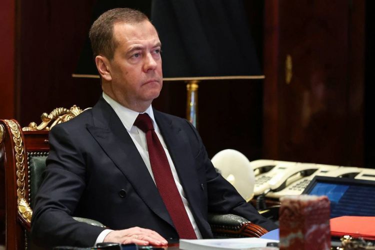 Россия вправе защищаться ядерным оружием Медведев