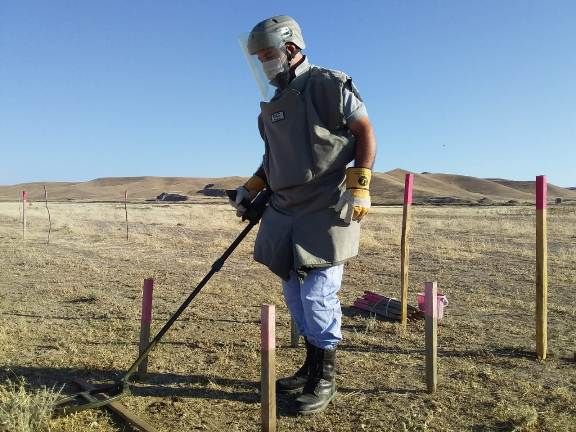 British minister met with demining experts in Azerbaijan