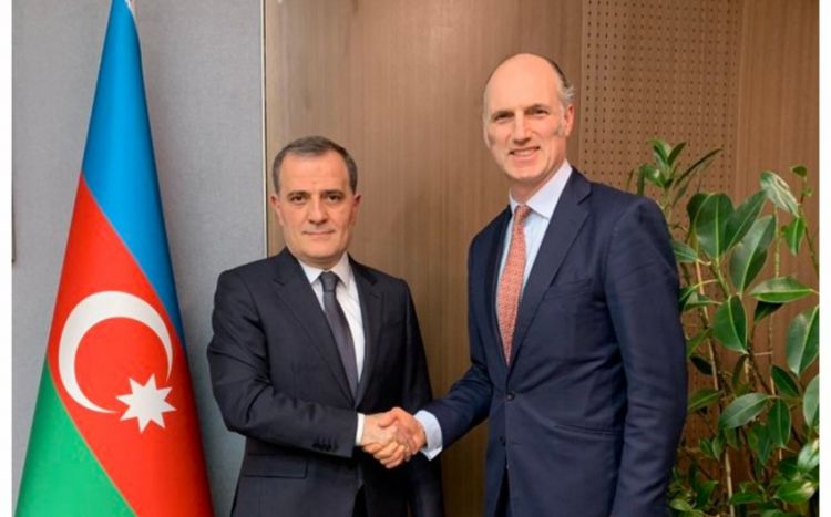 Госминистр Великобритании провел встречу с главой МИД Азербайджана