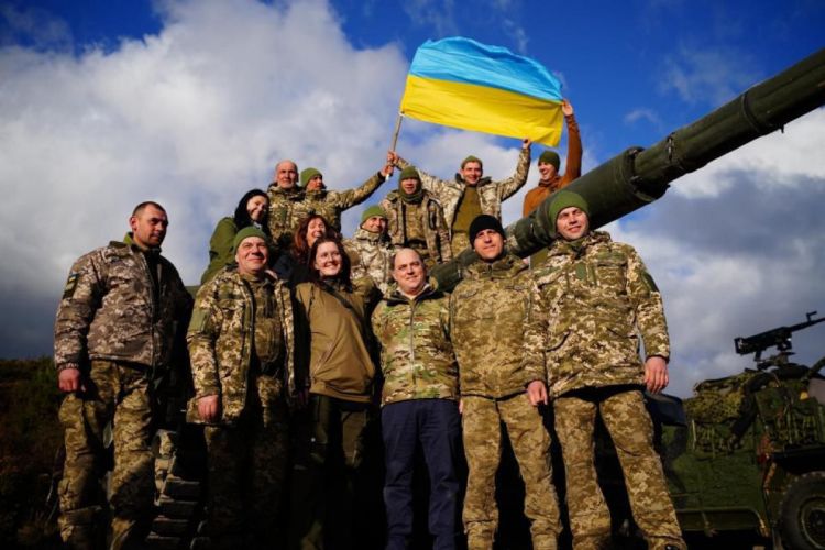 Бен Уоллес навестил украинских военных, проходящих обучение в Британии