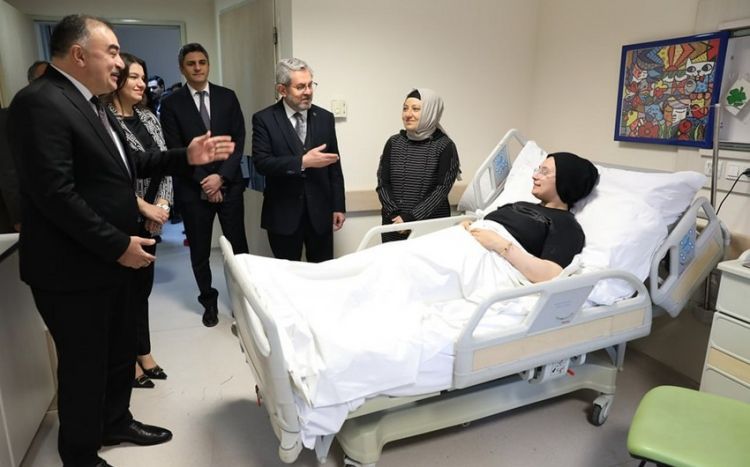 Посол Азербайджана в Турции посетил в больнице детей, пострадавших в результате землетрясения
