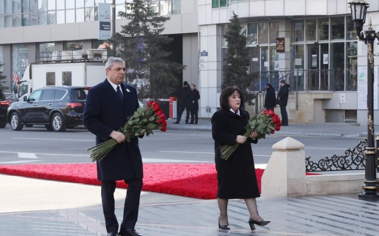 Государственные и правительственные чиновники посетили памятник Ходжалинскому геноциду