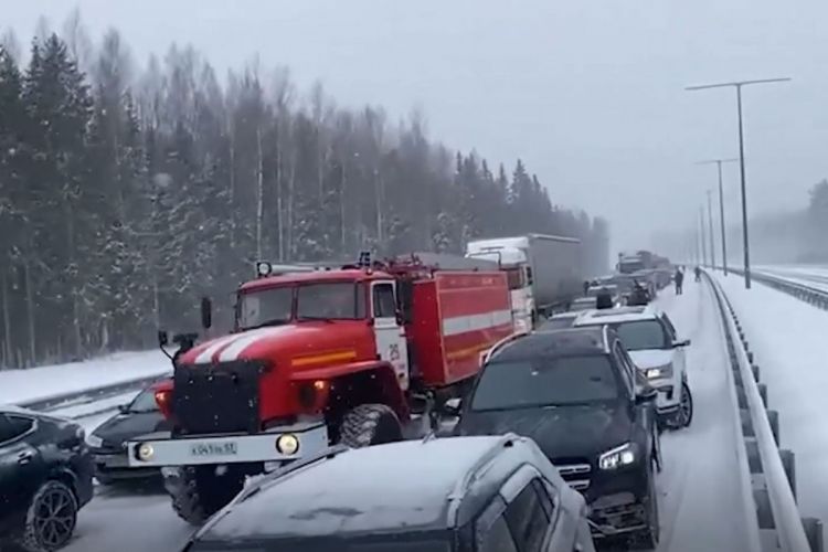 В России столкнулся 41 автомобиль, есть пострадавшие