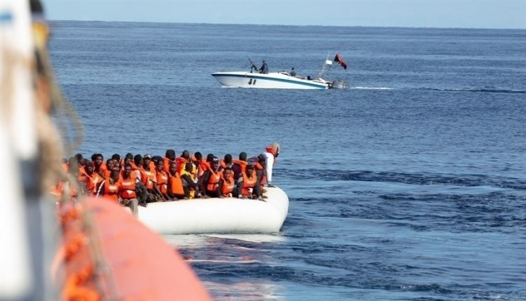 مصرع 40 مهاجراً قرب سواحل إيطاليا