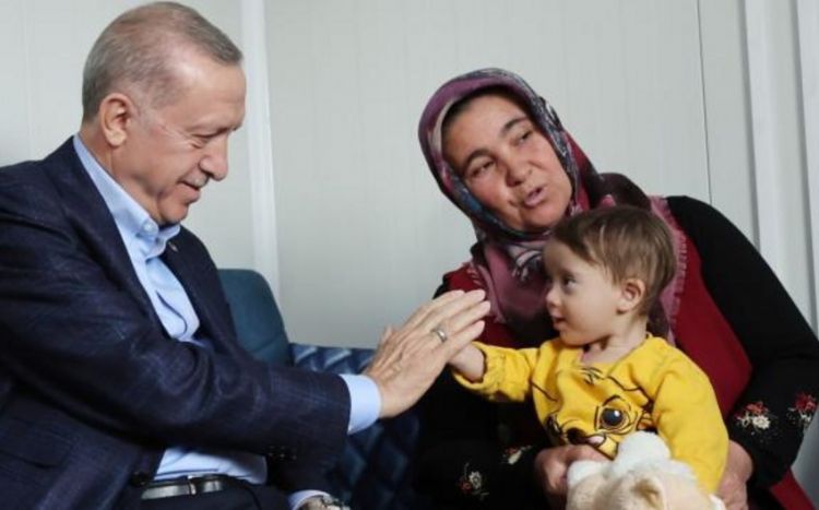 Президент Турции прибыл в зону бедствия в Адыямане