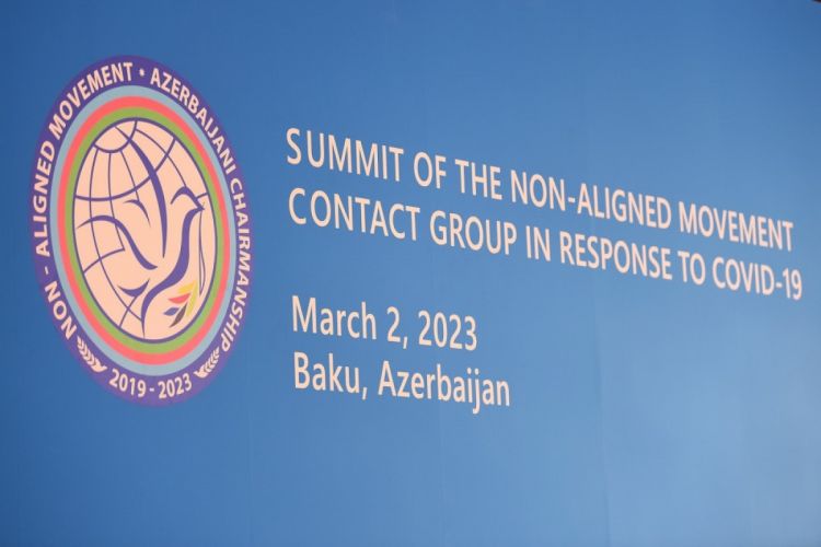 На саммите Движения неприсоединения в Баку почтили память жертв землетрясения в Турции и Сирии