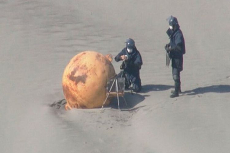 На побережье Японии обнаружен еще один металлический шар неизвестного предназначения