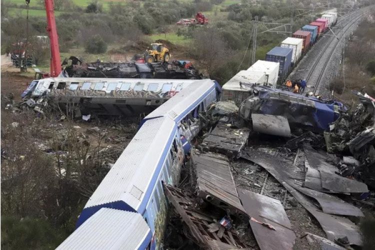Greek train crash toll rises