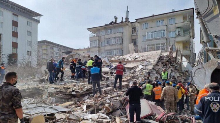 مهندس زلازل ياباني يزور تركيا لكشف سبب "الأضرار الجسيمة"