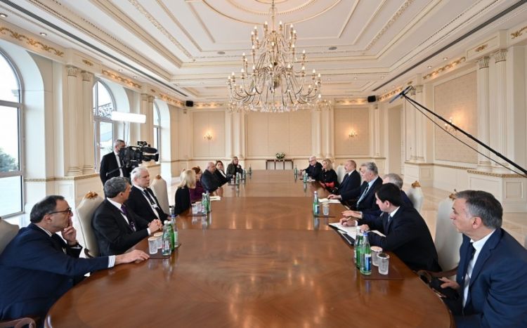 Ильхам Алиев принял сопредседателей и членов Правления Международного центра Низами Гянджеви ОБНОВЛЕНО