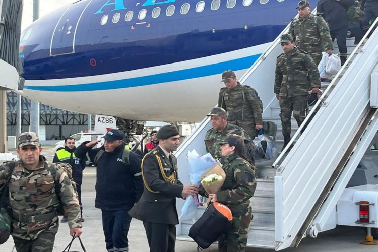 Очередная группа спасательных сил оперативного реагирования МЧС вернулась из Турции в Азербайджан