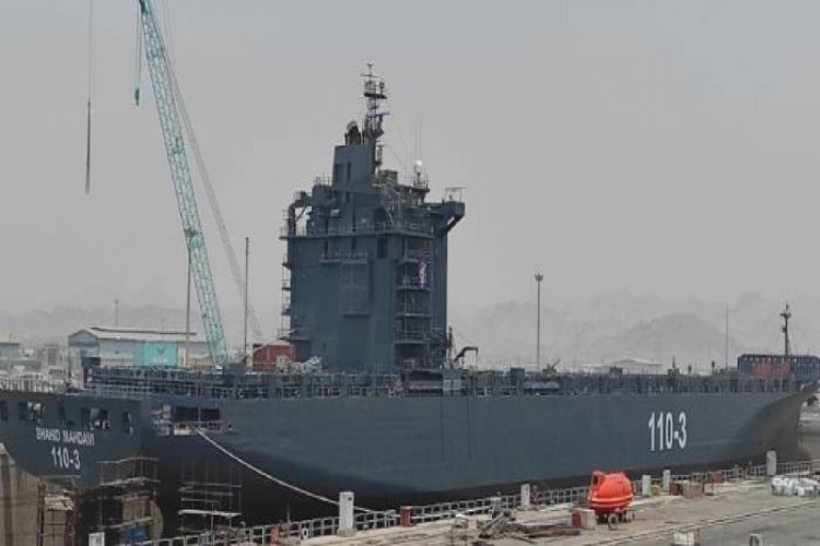 В распоряжение иранской армии поступил новый военный корабль СМИ