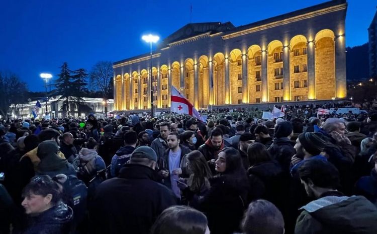 В Грузии освободили всех задержанных участников акций у здании парламента