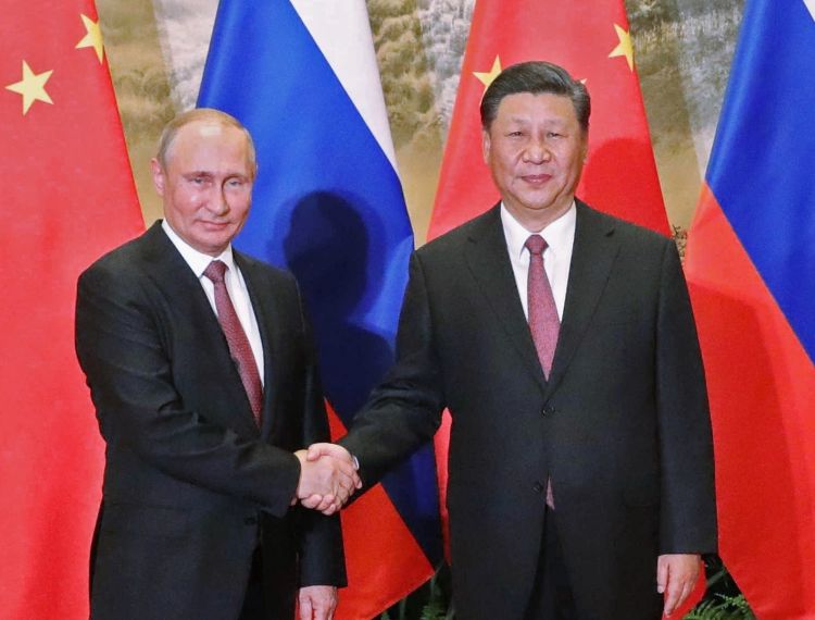 بوتين يهنئ جينبينغ ويشيد بـ"تعزيز" التعاون بين البلدين