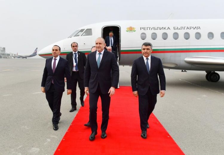 Президент Болгарии Румен Радев прибыл с рабочим визитом в Азербайджан