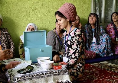 طاجيكستان تفرض زيا وسطيا للنساء يمنع الحجاب واللون الأسود