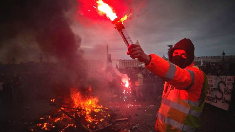 France pension reform protests turn violent again