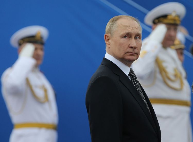 Putin pays visit to war-damaged Mariupol